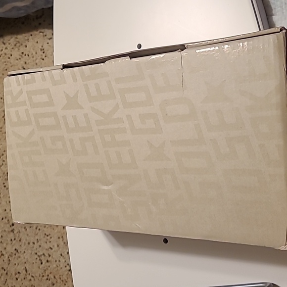 Golden Goose Women's Leather NIB  size 9 sneakers - Picture 13 of 15